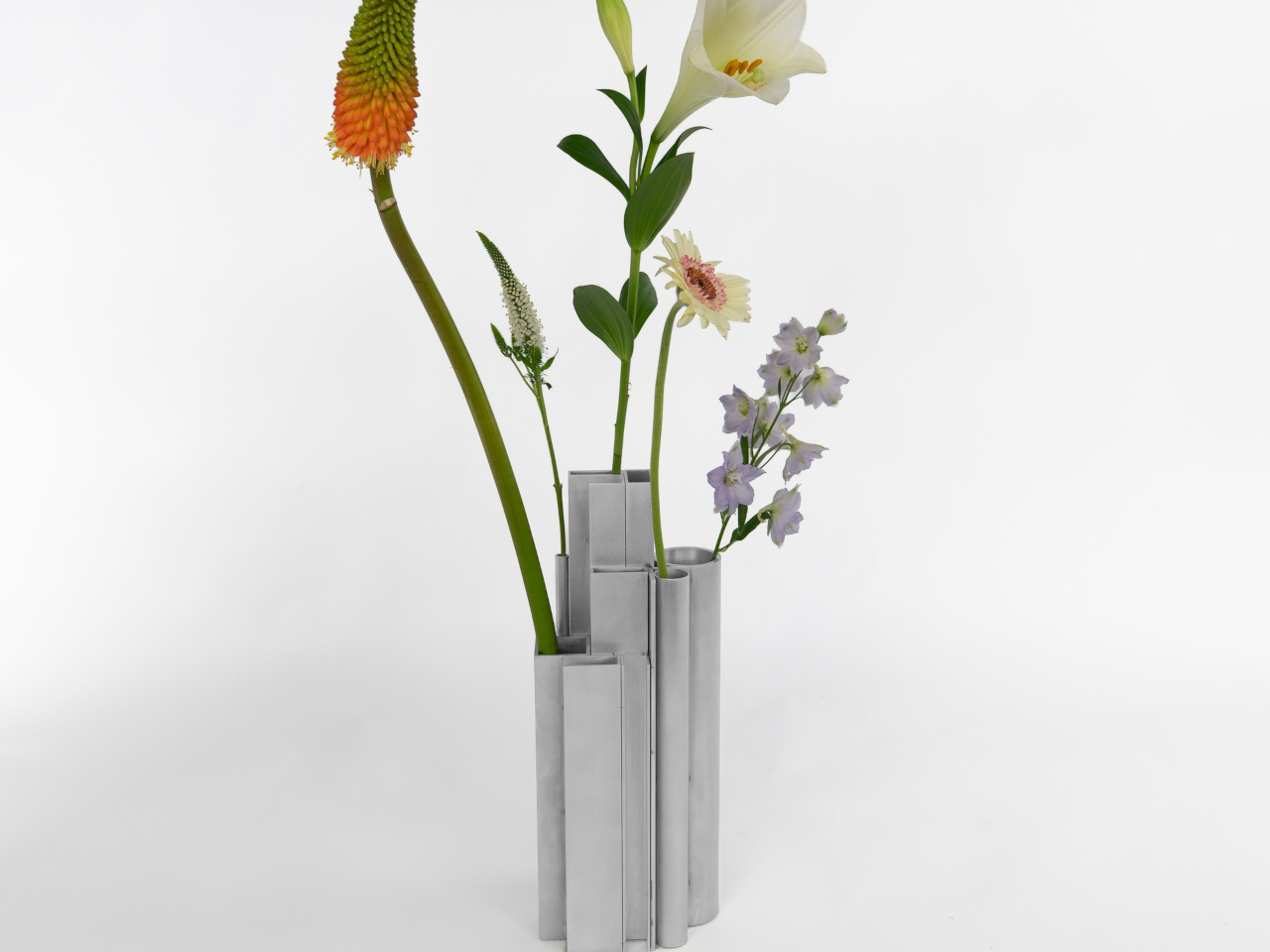 Offcut Aluminum Vase，Aluminium profile material，Recycling design，Industrial wind home，Metal floral ware，