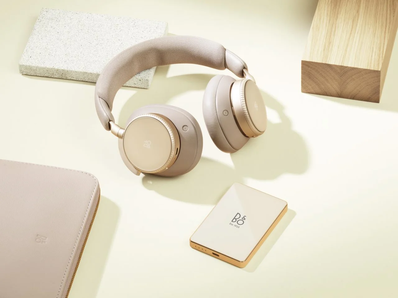 portable source，Qi2 magnetic charging，Glass body，Bang & Olufsen，Beoplay H100，