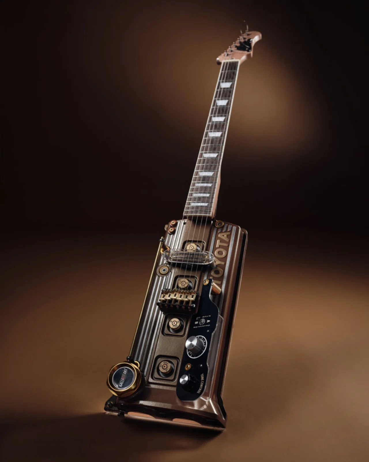 Plateis Guitars，Engine Head Electric Guitar，Transformation of automobile waste parts，Industrial wind musical instruments，