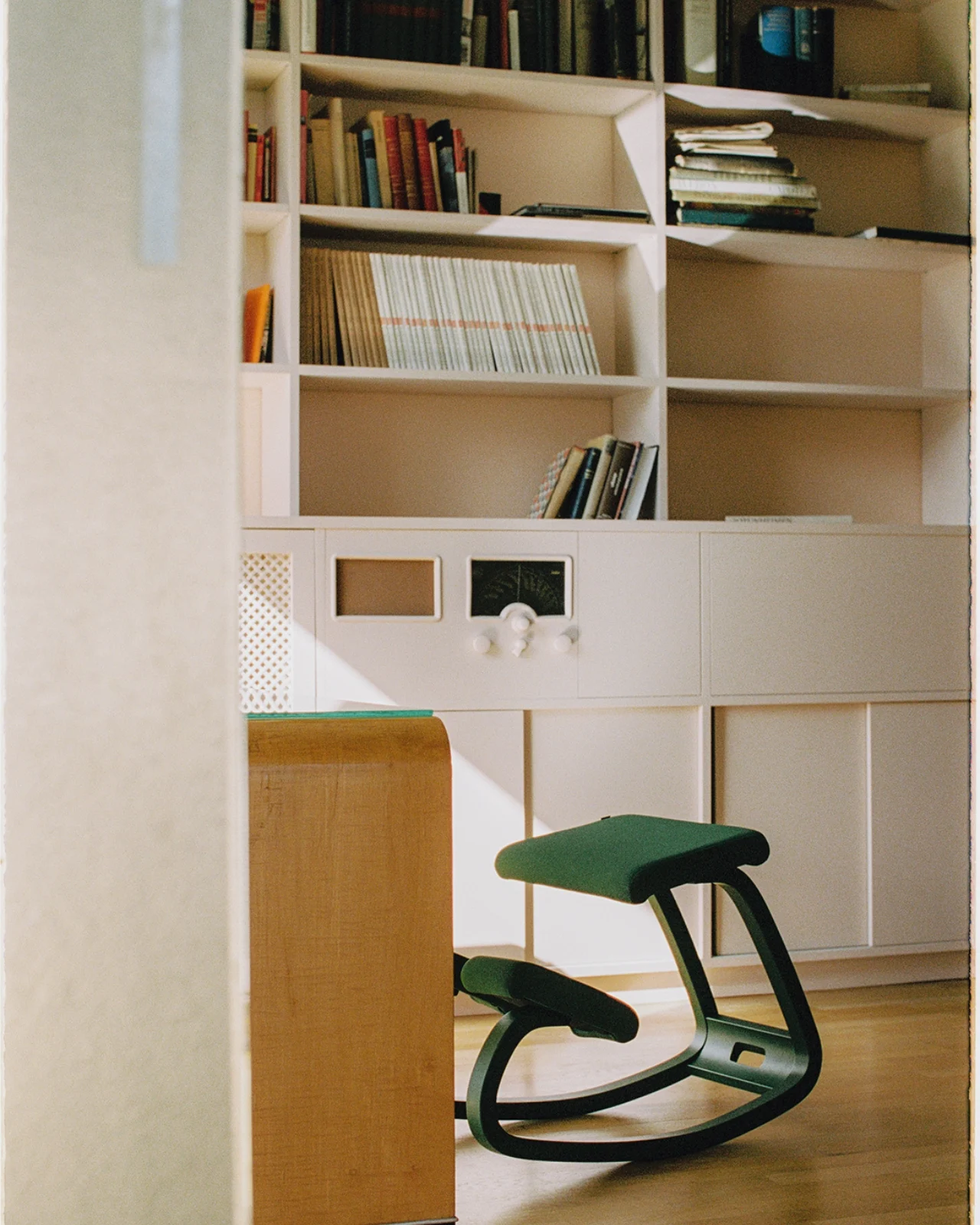 VARIABLE™，Kneeling chair，ergonomic chair，Nordic design，Recycled polyester fabric，