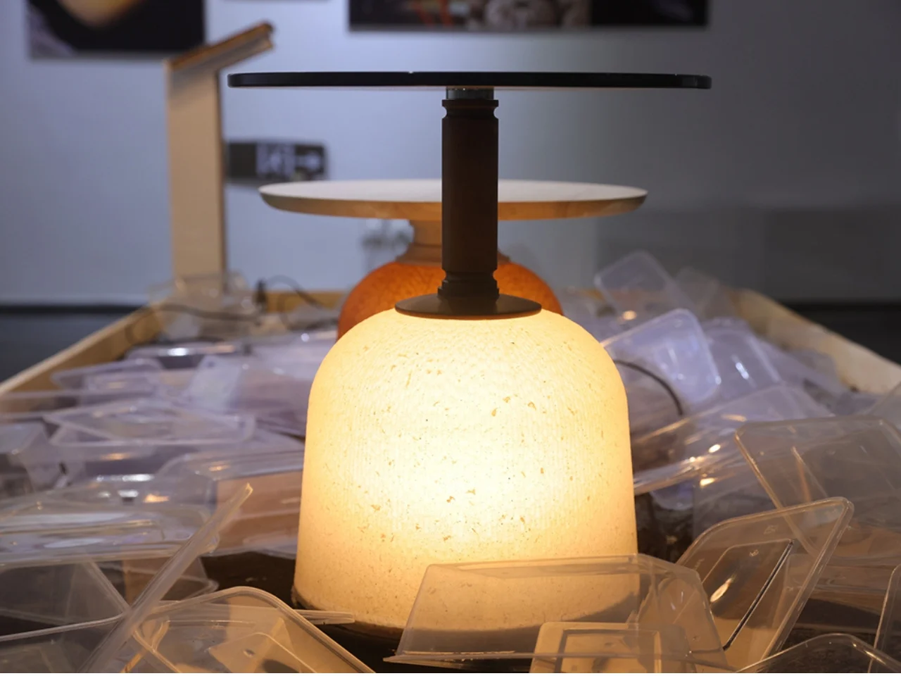 Recycled polypropylene，RE-UP Side，Polycarbonate frosted base，Rubber wood，coffee grounds mocha staining，