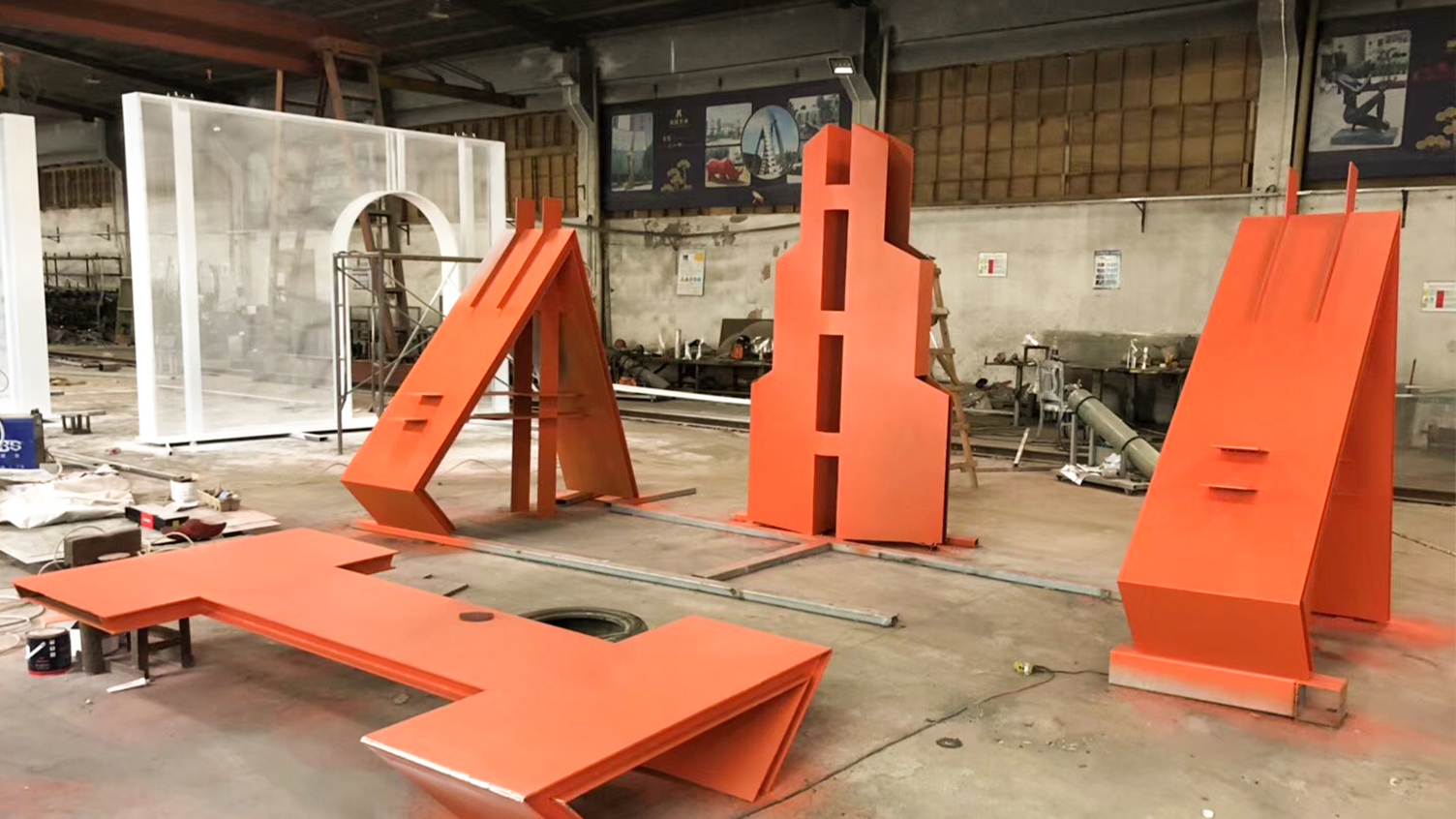 Campus Sculpture Sculpture Making Spiritual Fortress，