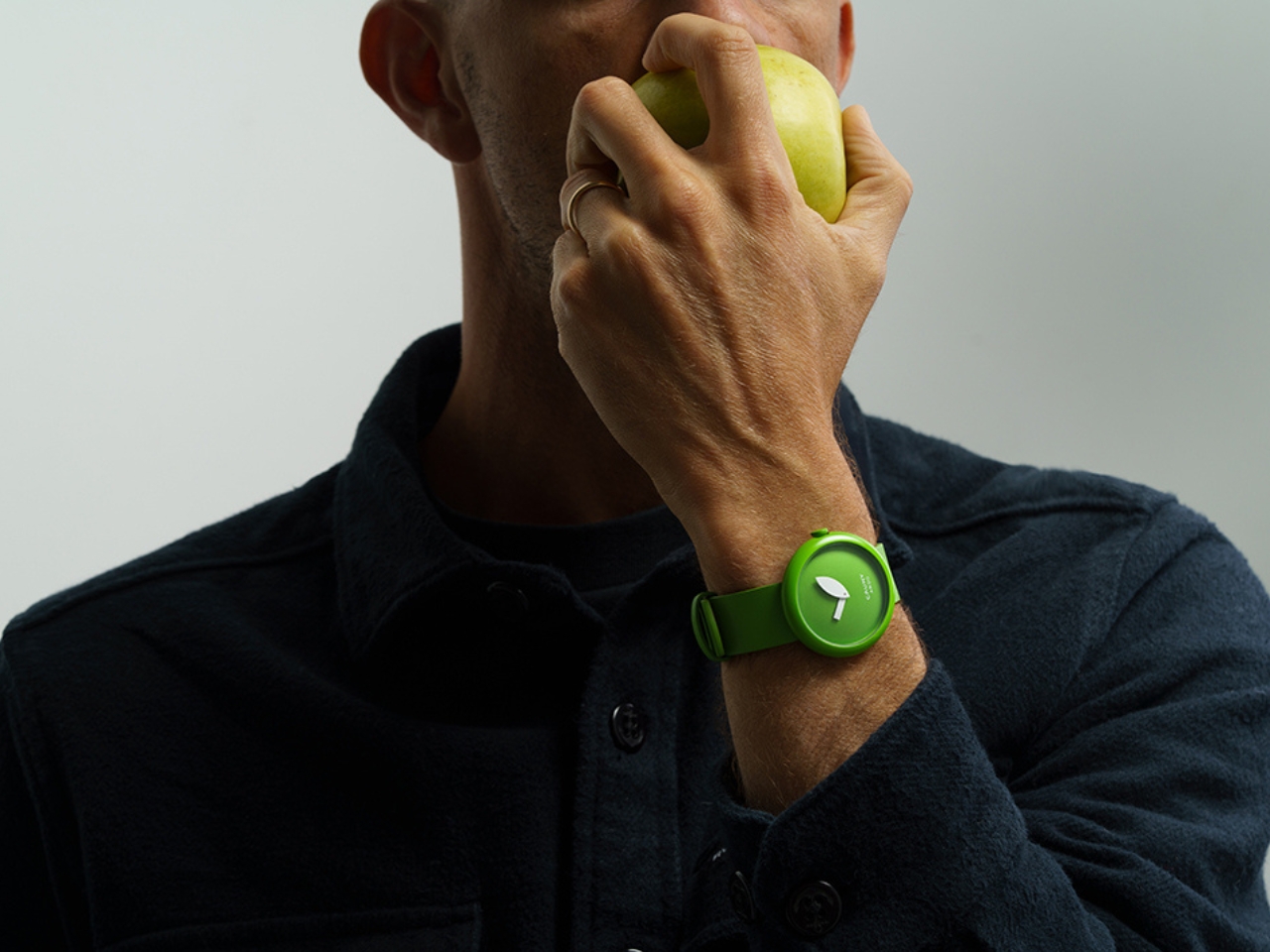 architect，Green Apple Watch，Cauny，Minimalist design ，Metaphor of Youth，