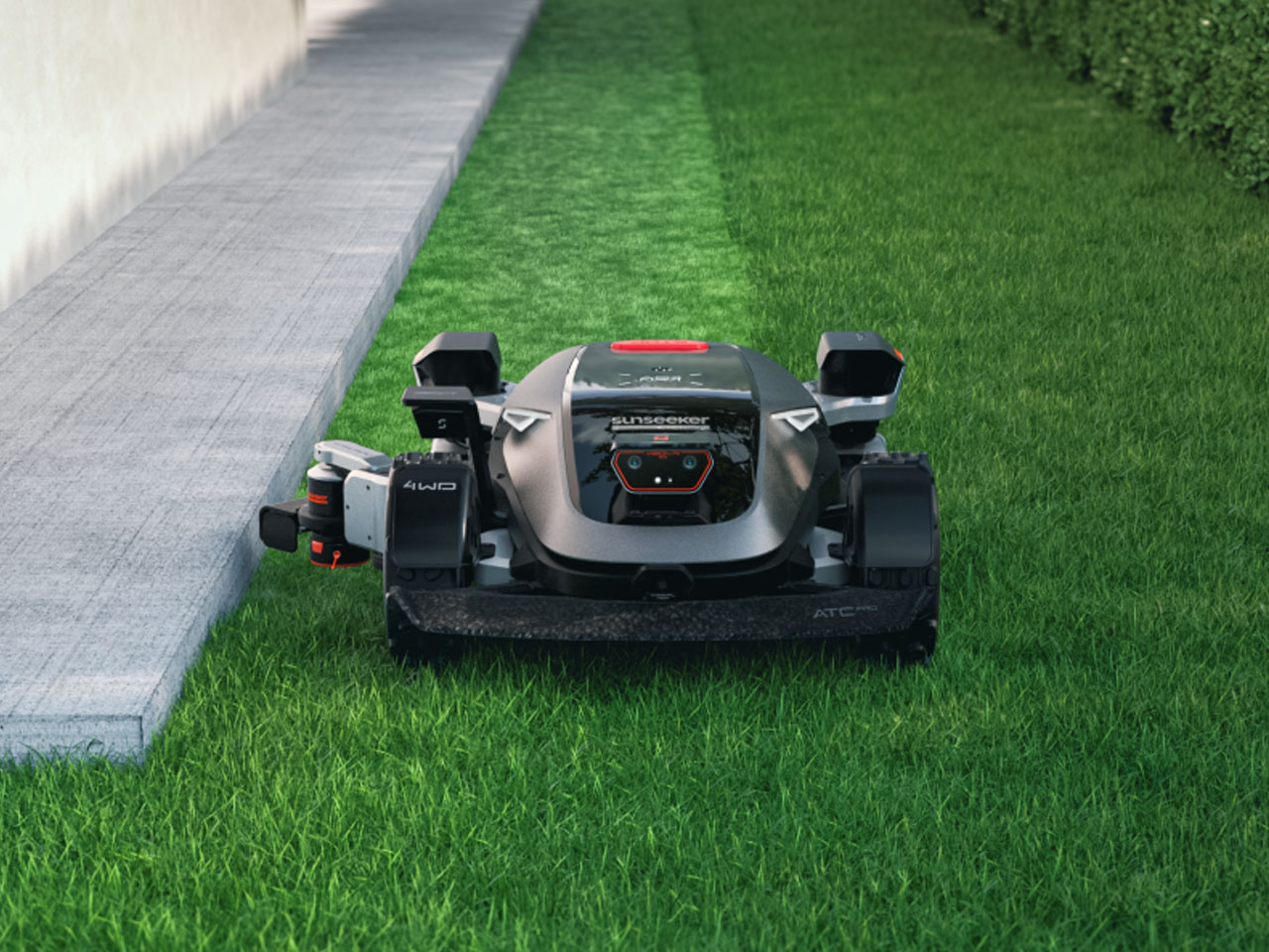 robot，cut grass，Sunseeker Elite，42 ° independent suspension climbing，