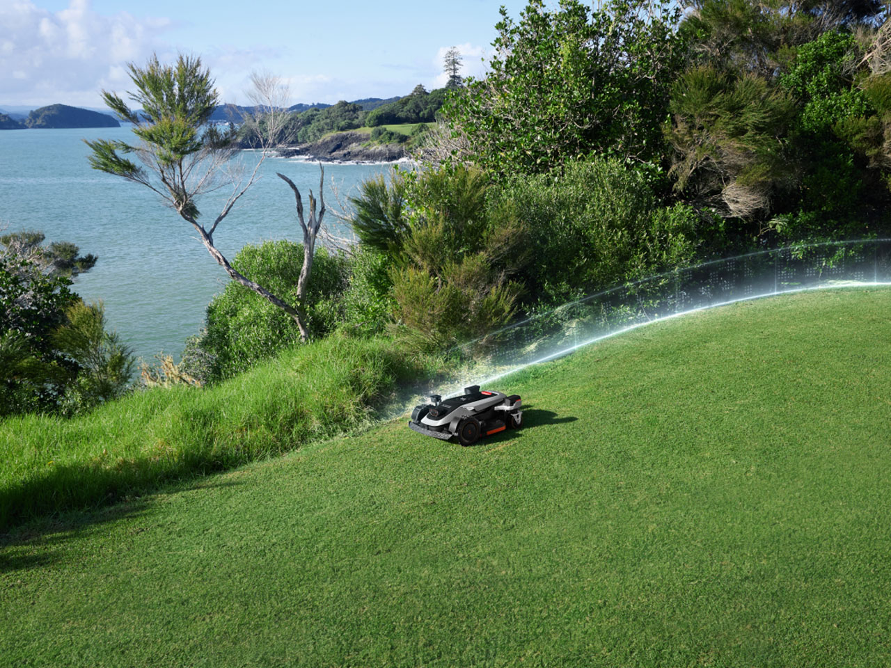 robot，cut grass，Sunseeker Elite，42 ° independent suspension climbing，