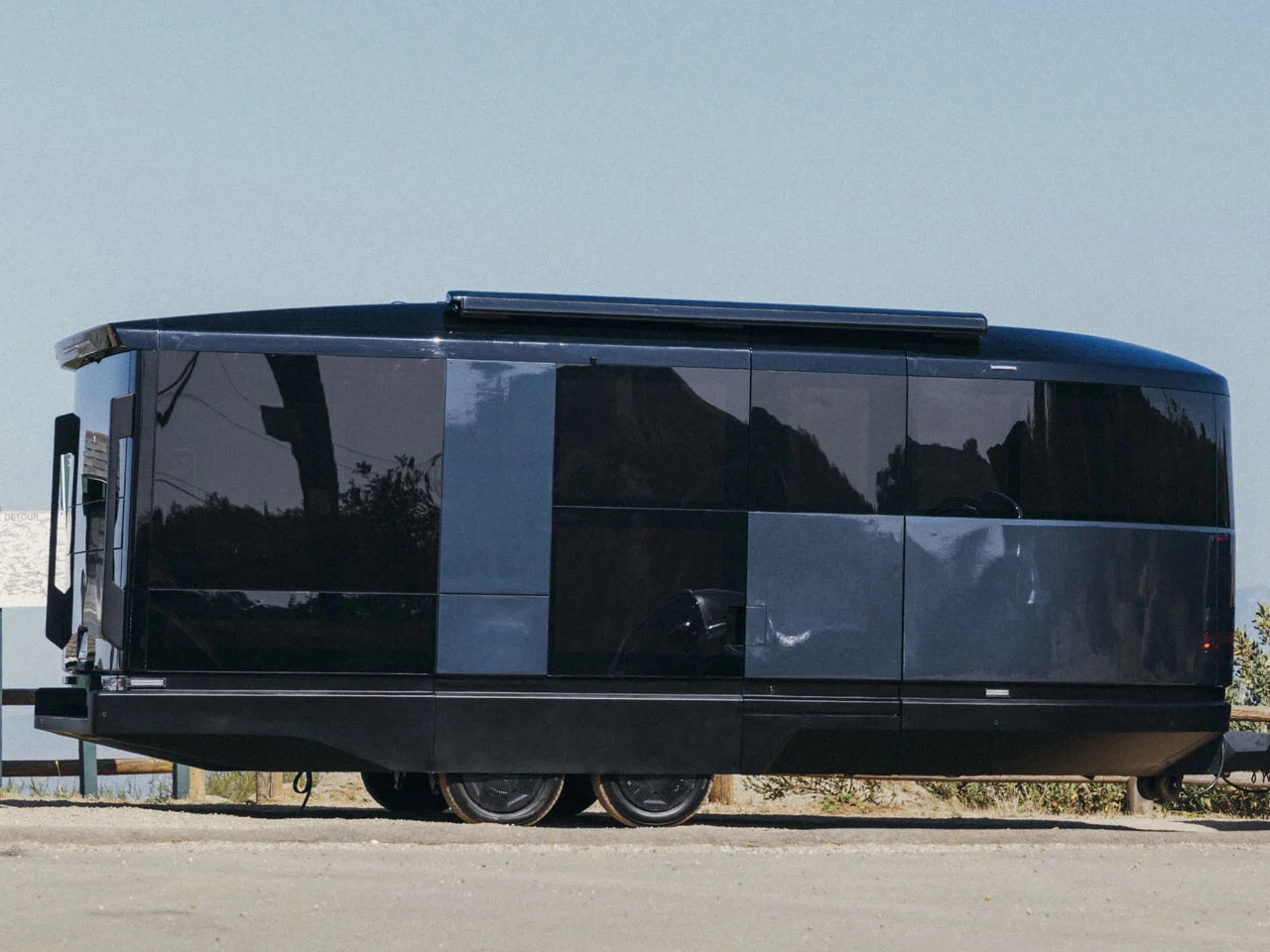 Aboard T4，Trailer RV，vehicle，automobile，