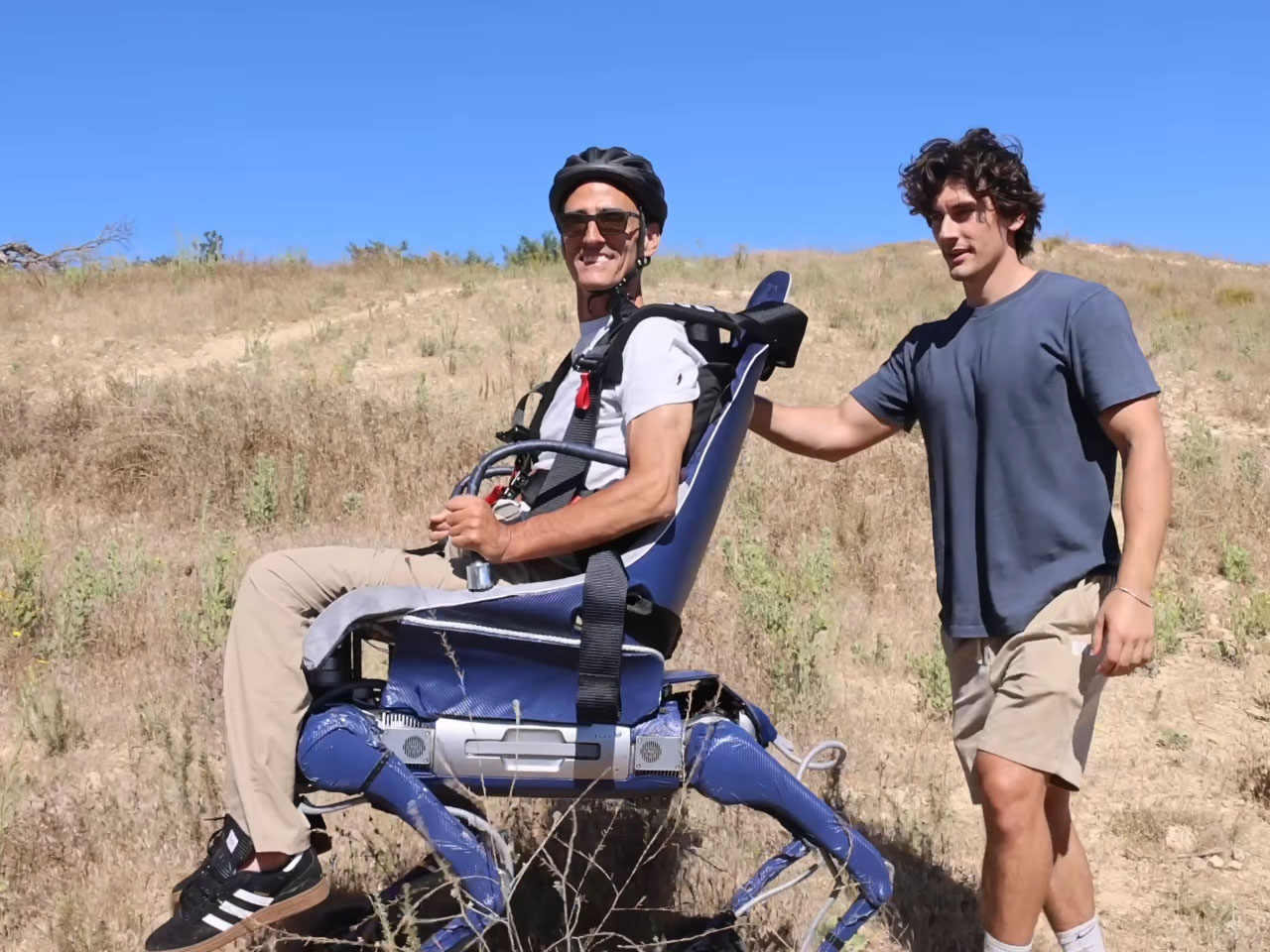Jake Laser，robot，walking chair，artificial intelligence，