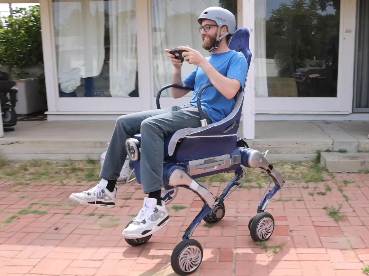 Jake Laser，robot，walking chair，artificial intelligence，