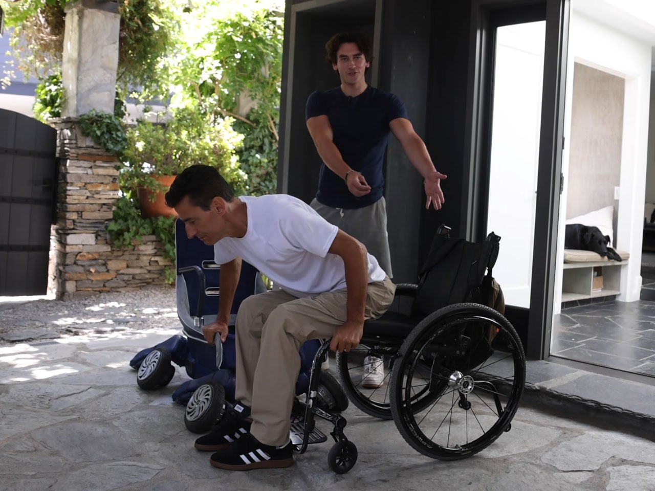 Jake Laser，robot，walking chair，artificial intelligence，