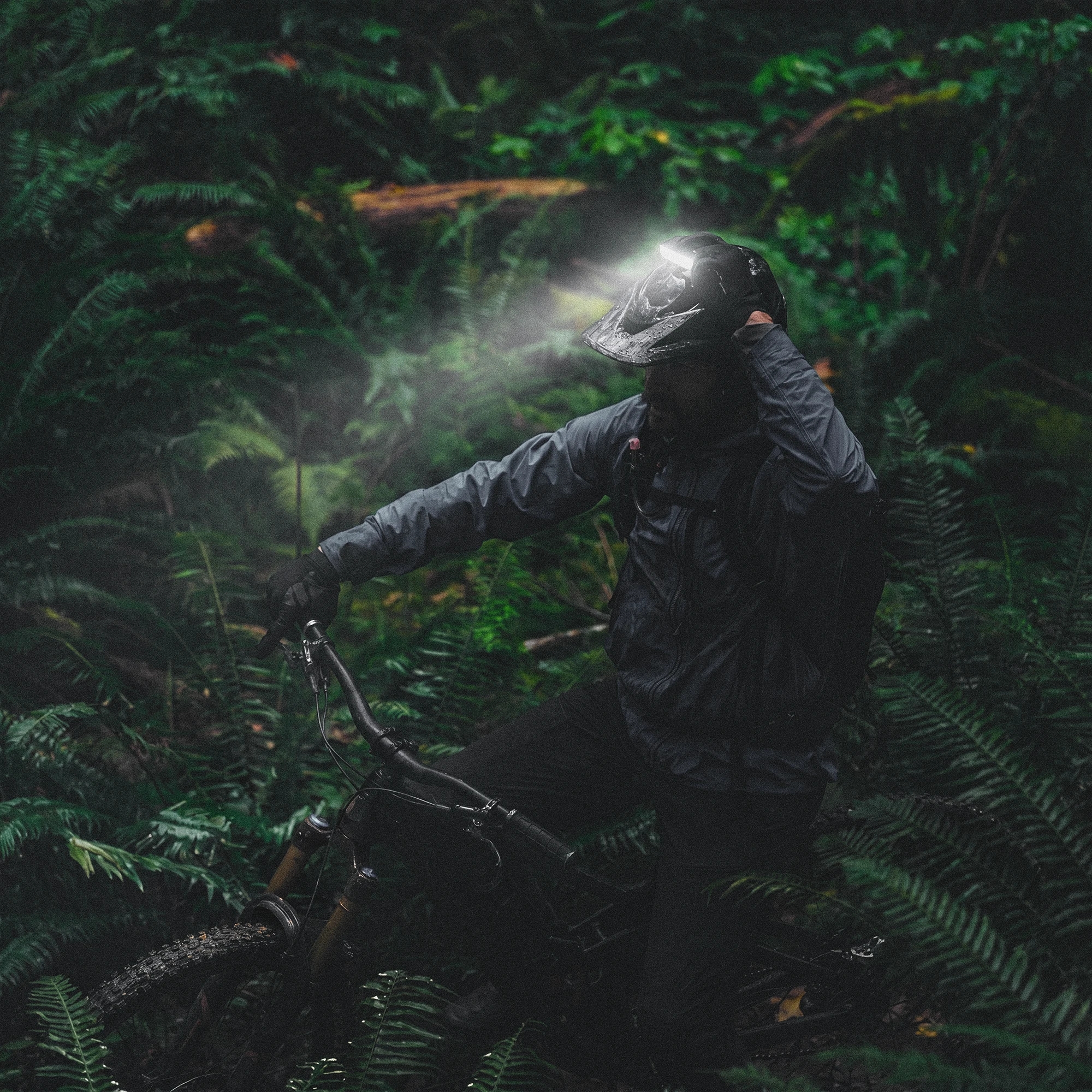 Helmet lamp，Outdoor equipment，originality，Portal，