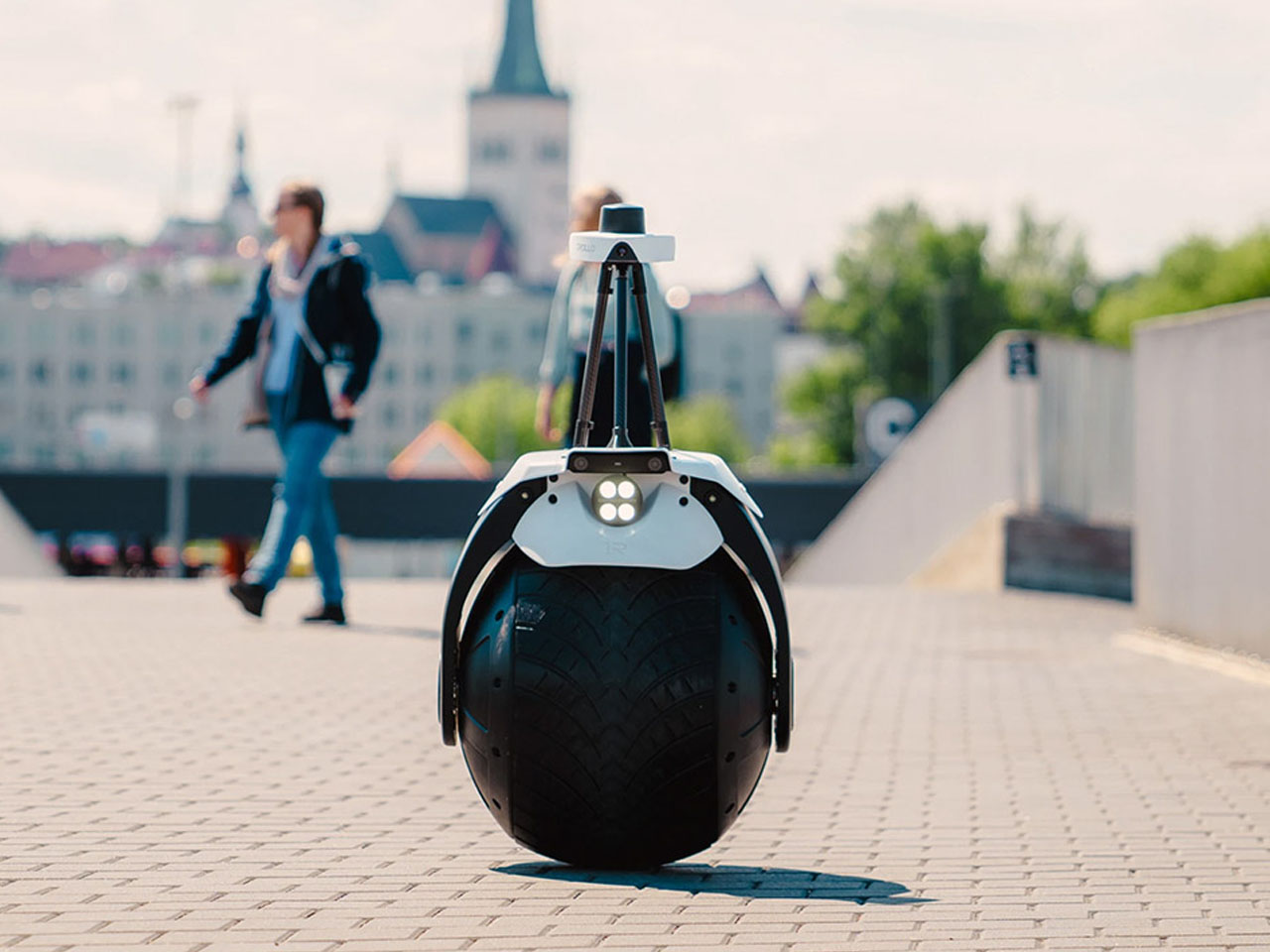 1ROLLO，Security patrol robot，artificial intelligence，automation，