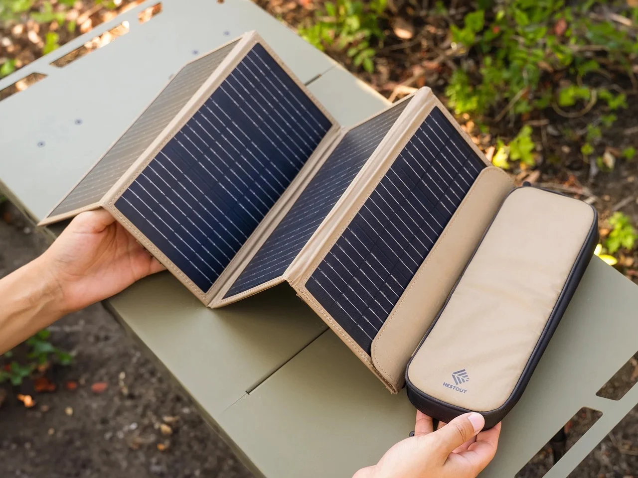 Solar Charger ，Solar Charger ，Maxeon cell，Maxeon cell，Outdoor USB，Outdoor USB，camping outfit，camping outfit，NESTOUT，NESTOUT，