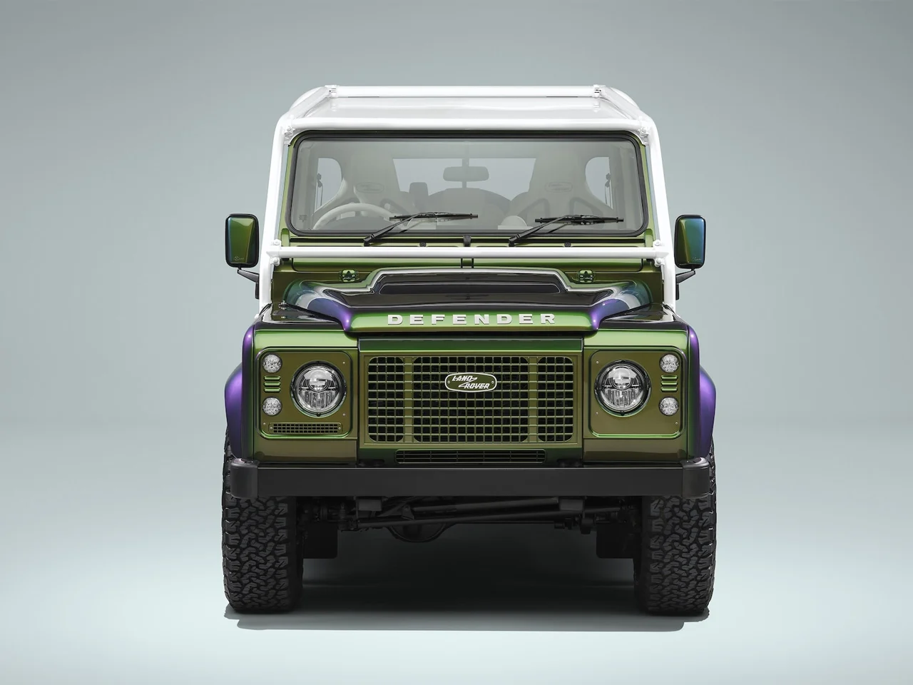 Land Rover Classic，Works Bespoke，Color change paint，Spectral Green，Icy White，