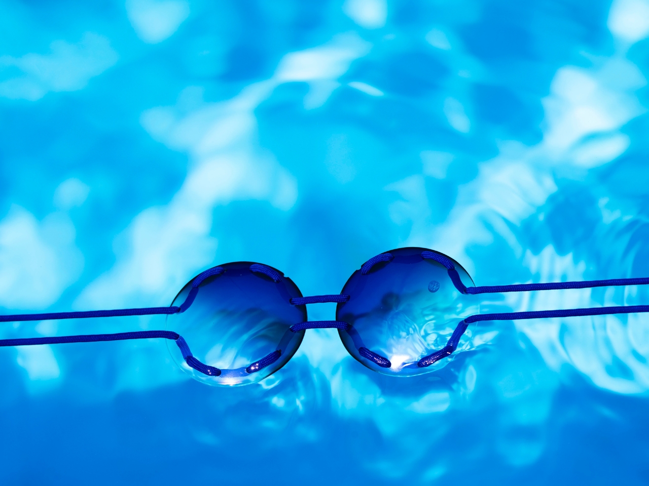Water Glasses，concept，Sunglasses，Outdoor equipment，