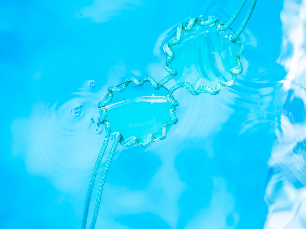 Water Glasses，concept，Sunglasses，Outdoor equipment，