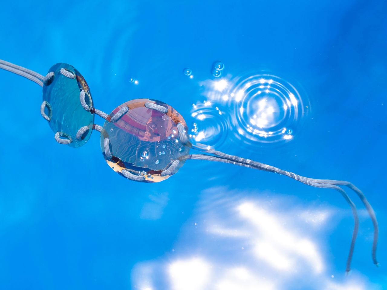 Water Glasses，concept，Sunglasses，Outdoor equipment，