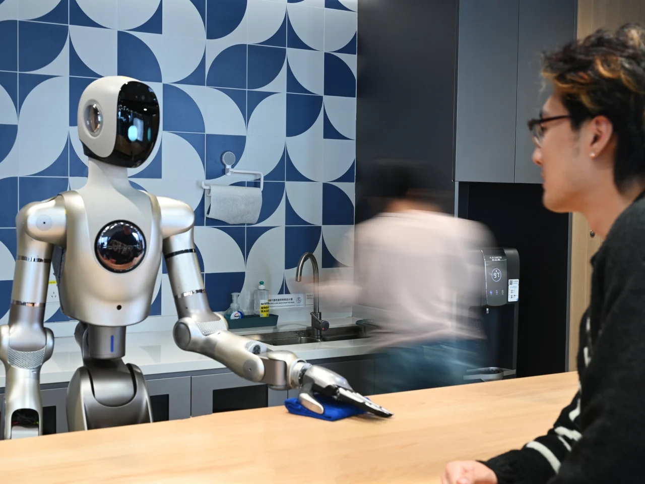 Robbyant R2，Service robot，Digital，artificial intelligence，
