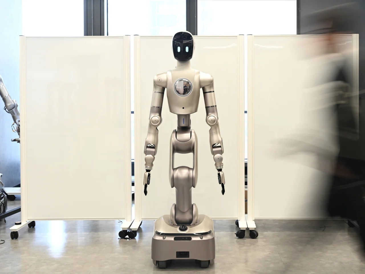 Robbyant R2，Service robot，Digital，artificial intelligence，