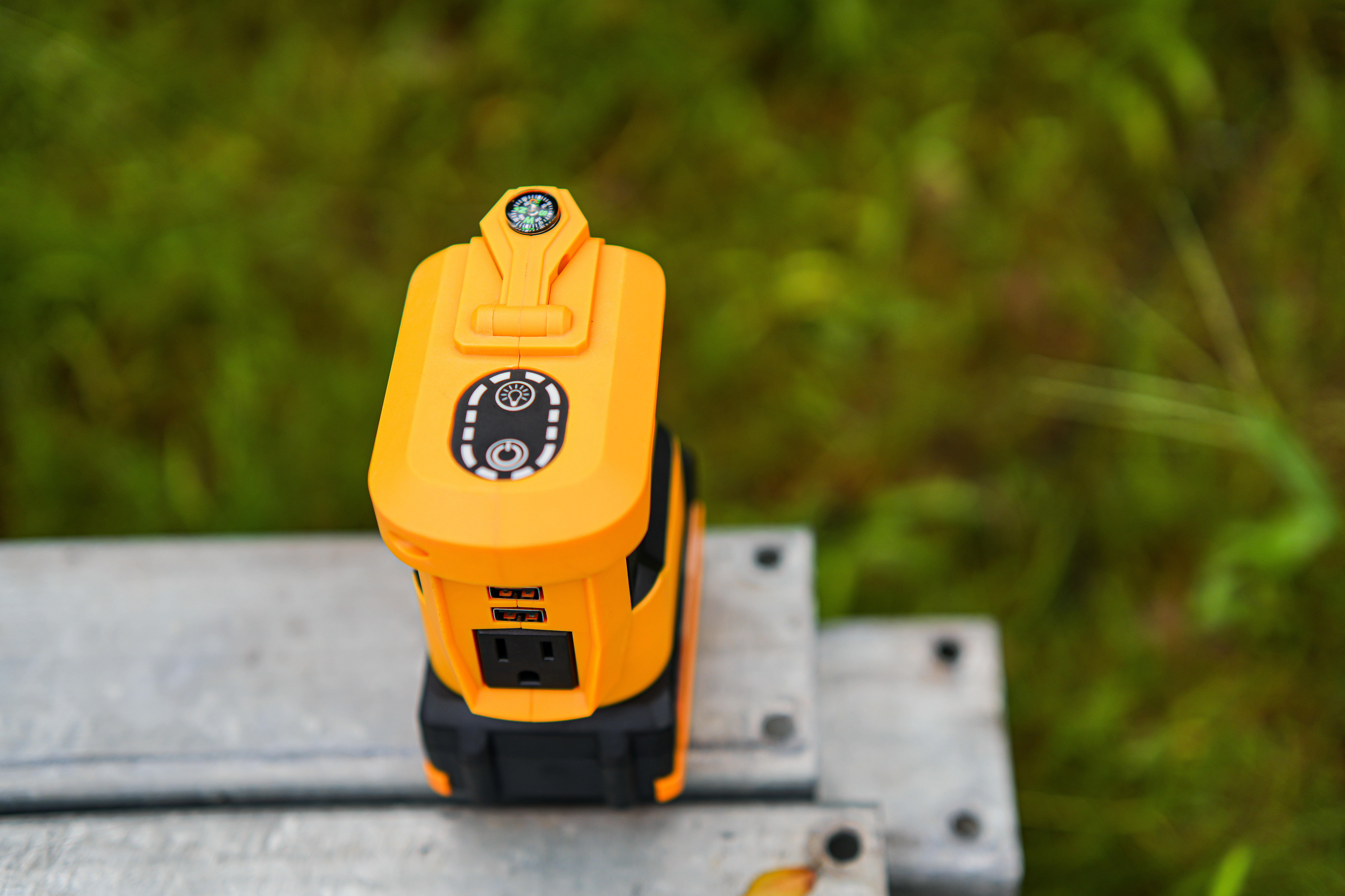 industrial design，inverter，Outdoor power supply，portable source，camping outfit，Hardcore tooling，