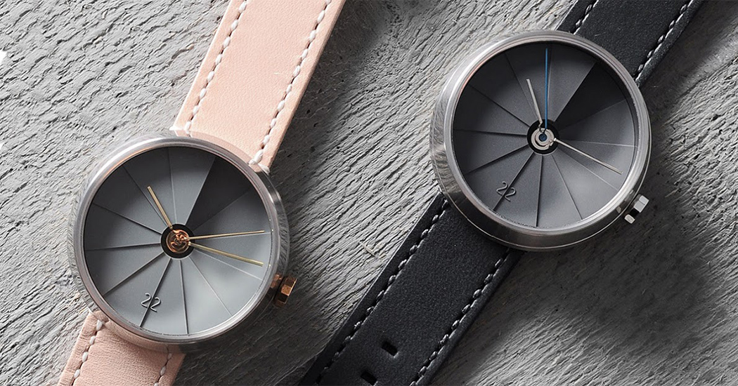 female sex，Geometric painting，Fashion Watch，