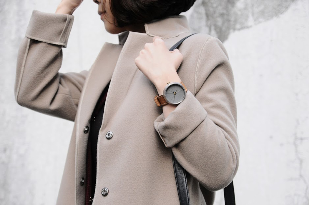 female sex，Geometric painting，Fashion Watch，