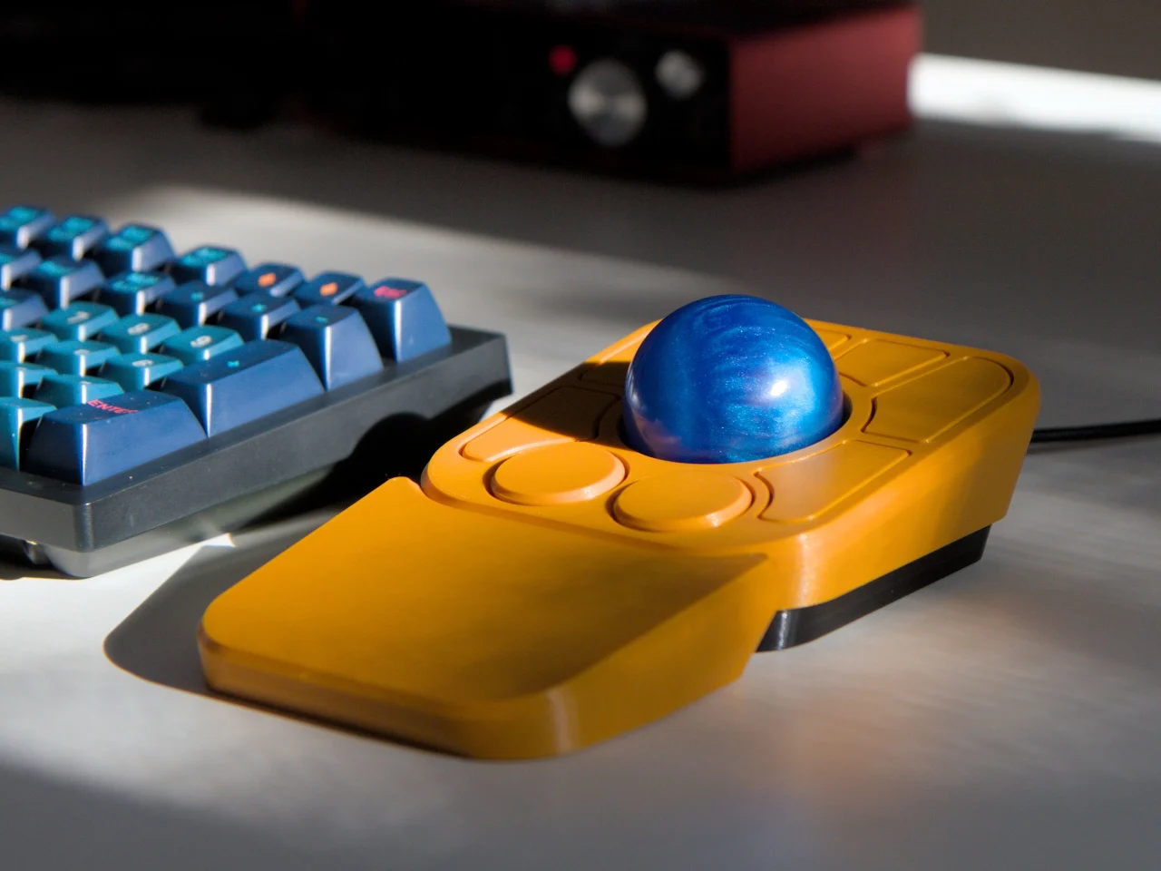 Ploopy A，Open source hardware，Ergonomics，Desktop efficiency，Modular design，