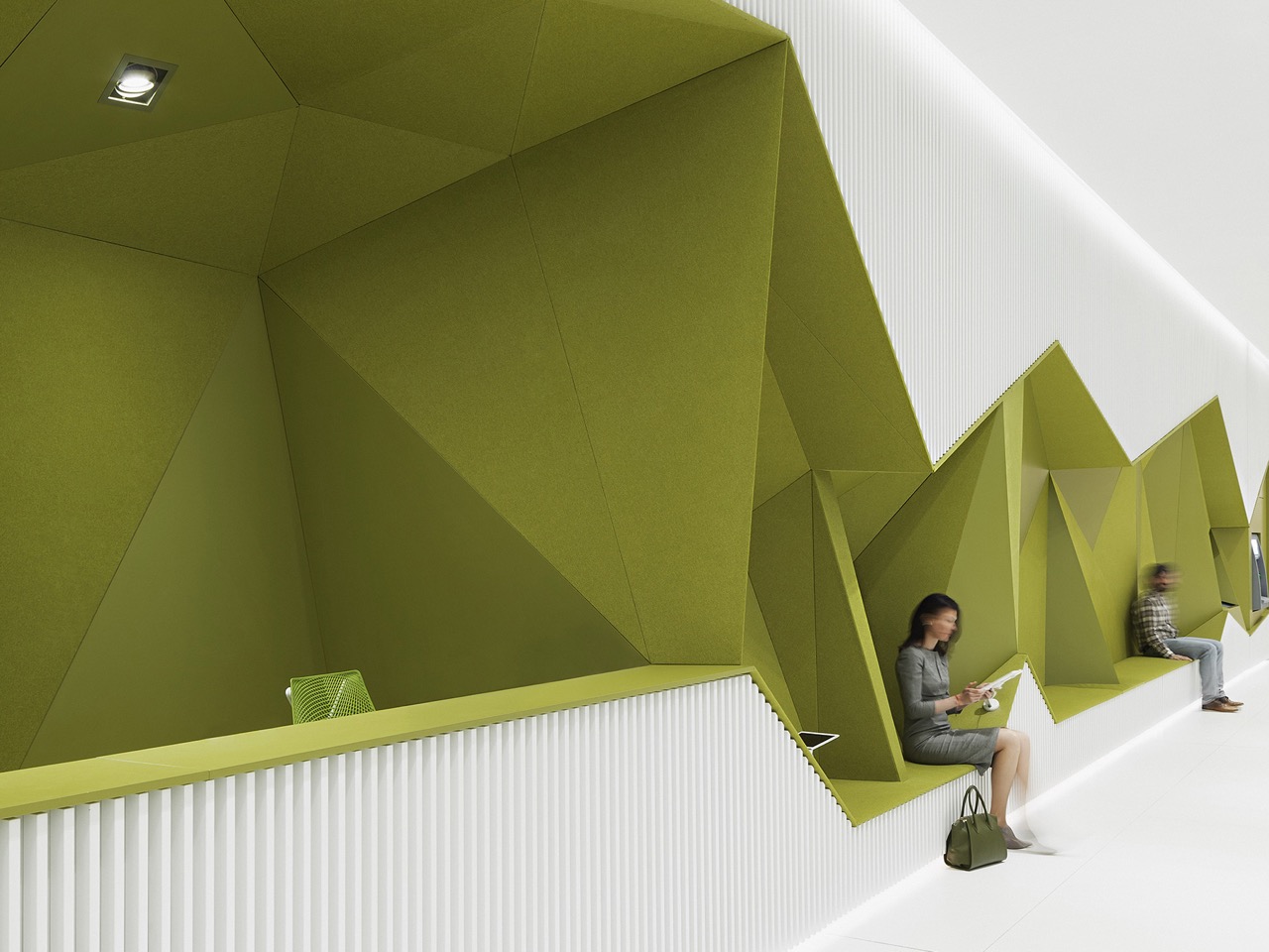 Continuous folding surface，origami structure，Geometric Aesthetics，Bank transformation，MDF louver，