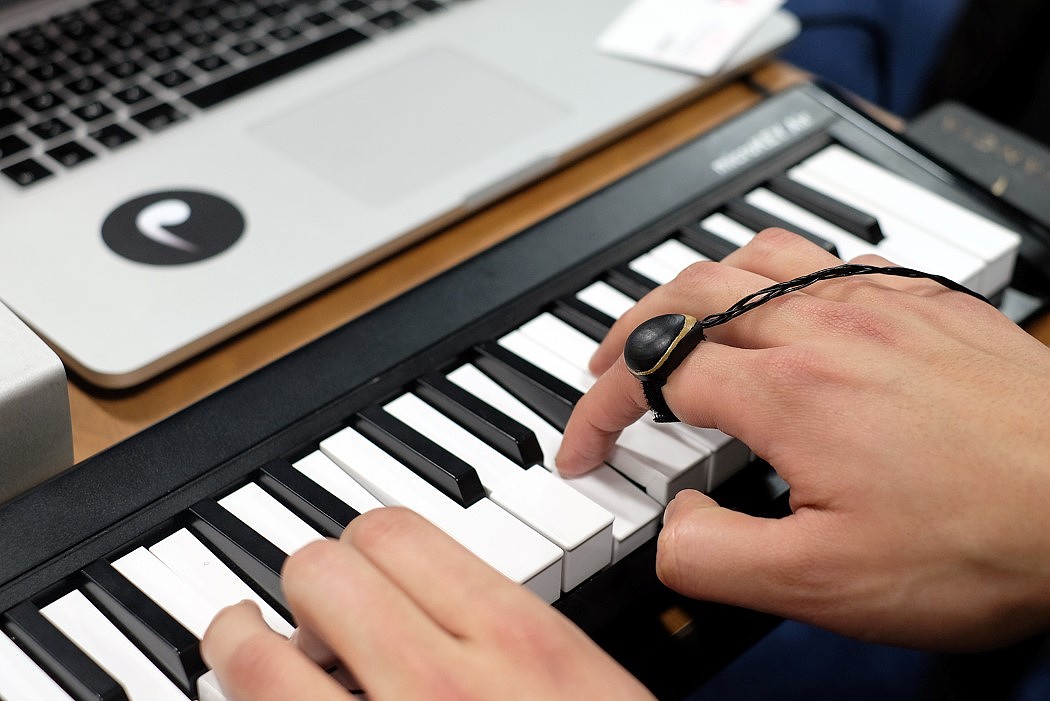 Enhance，music，black，Ring，