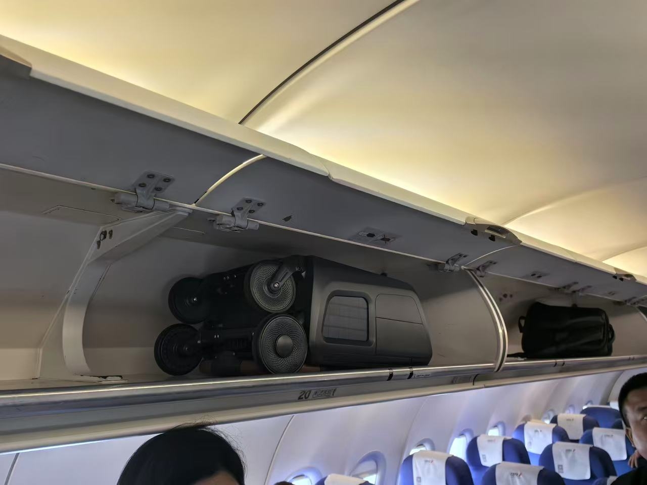 One-button collection and luggage car，