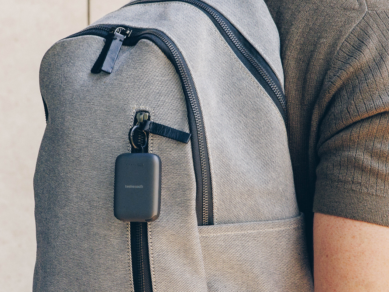 PowerClip，portable battery，USB-C，Carry-on equipment，