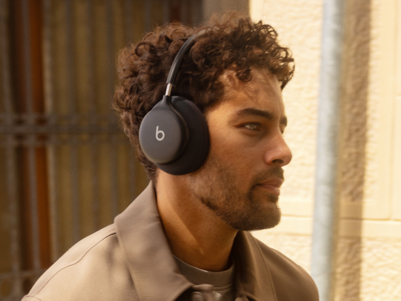 headset，Digital，Beats 360，electronic product，