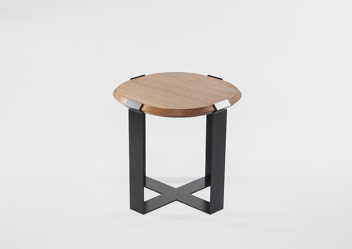 椅子设计，木头椅子，凳子，坐具，金属与木头，圆柱造型，简约时尚，简单结构，