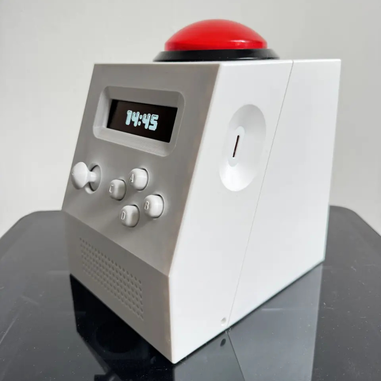 Aqnazar Arysbek，alarm clock，Open source firmware，3D Printed Shell，