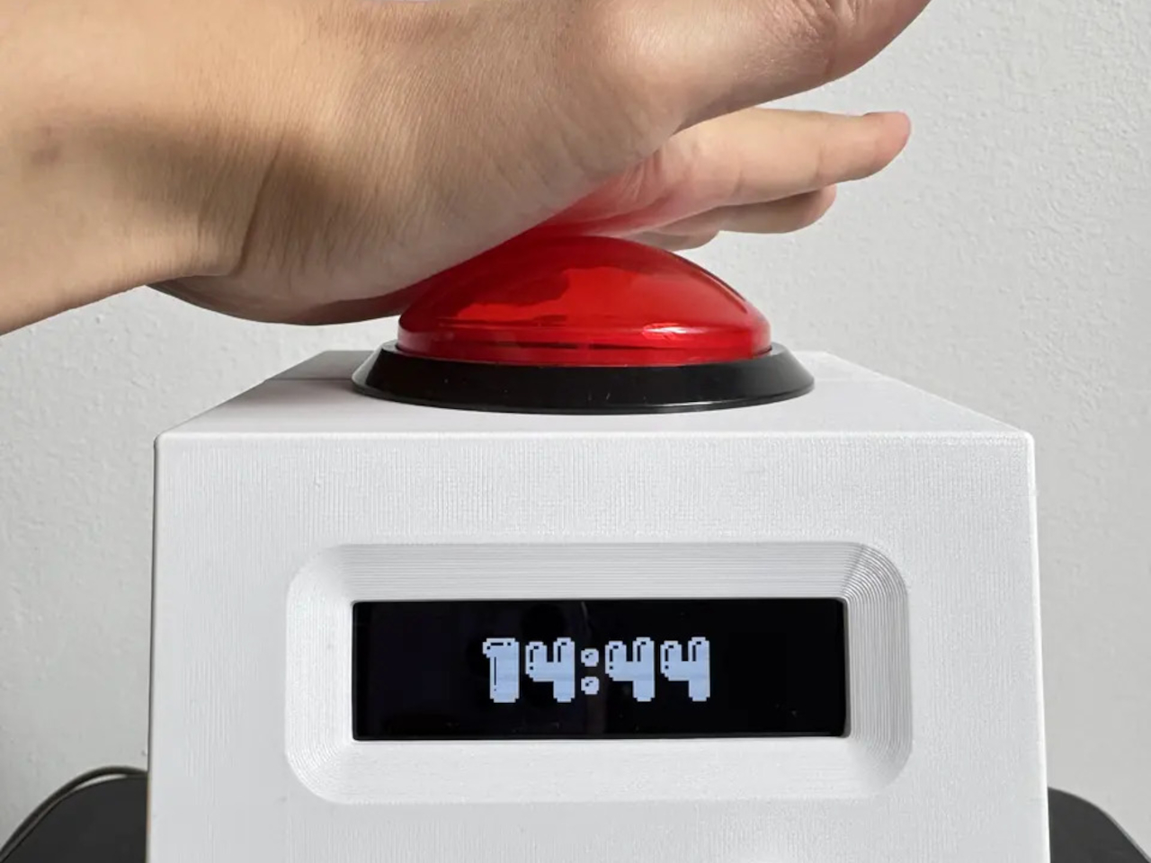 Aqnazar Arysbek，alarm clock，Open source firmware，3D Printed Shell，