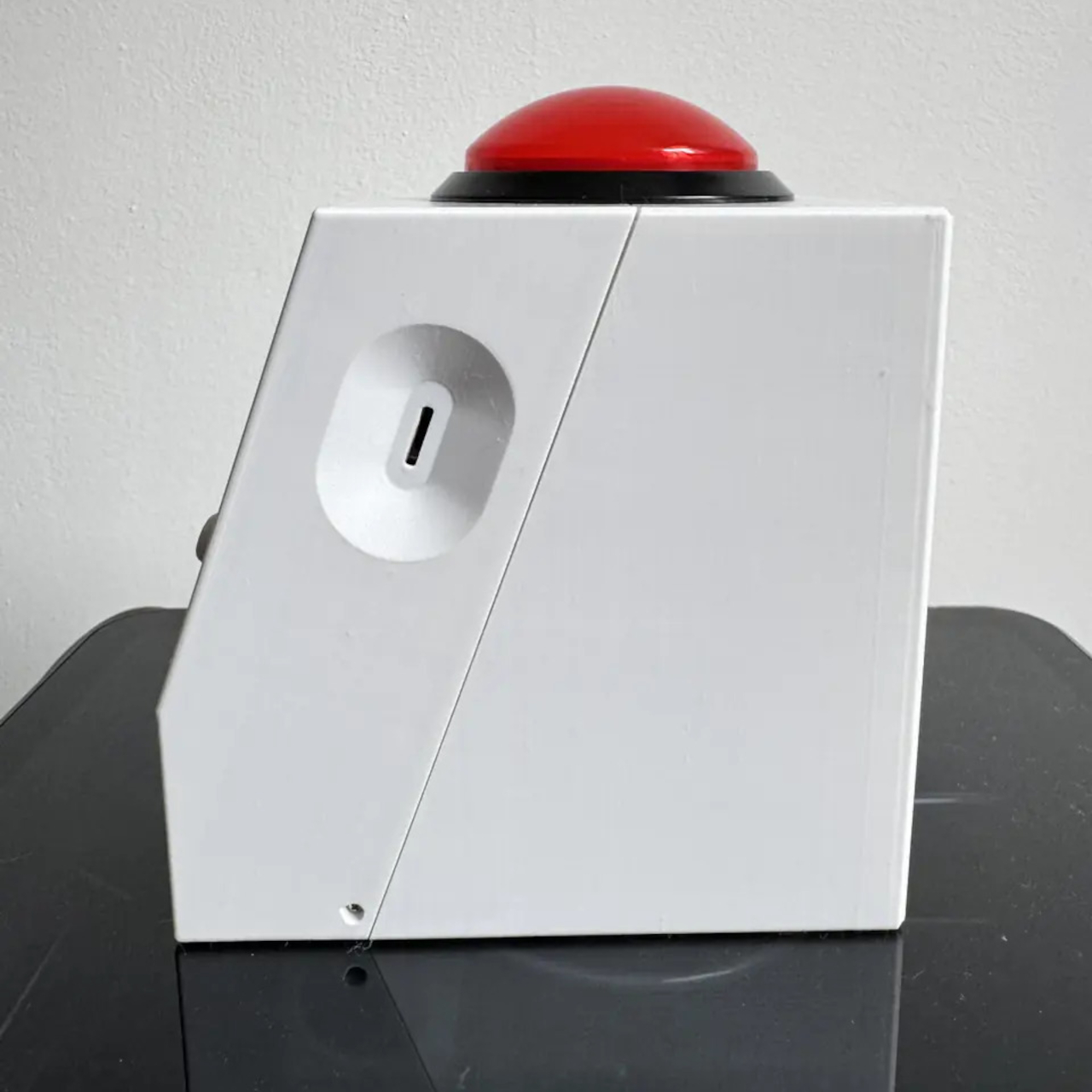 Aqnazar Arysbek，alarm clock，Open source firmware，3D Printed Shell，