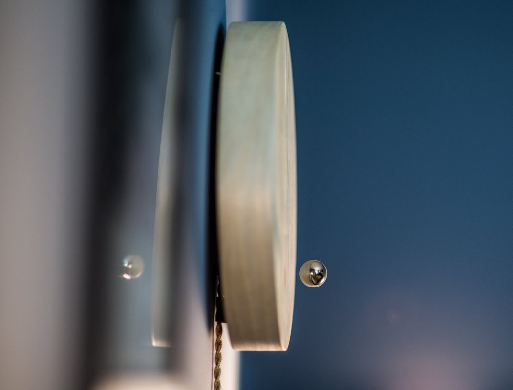 Simon Morris，12 hour system，wooden ，magnetic suspension，story，