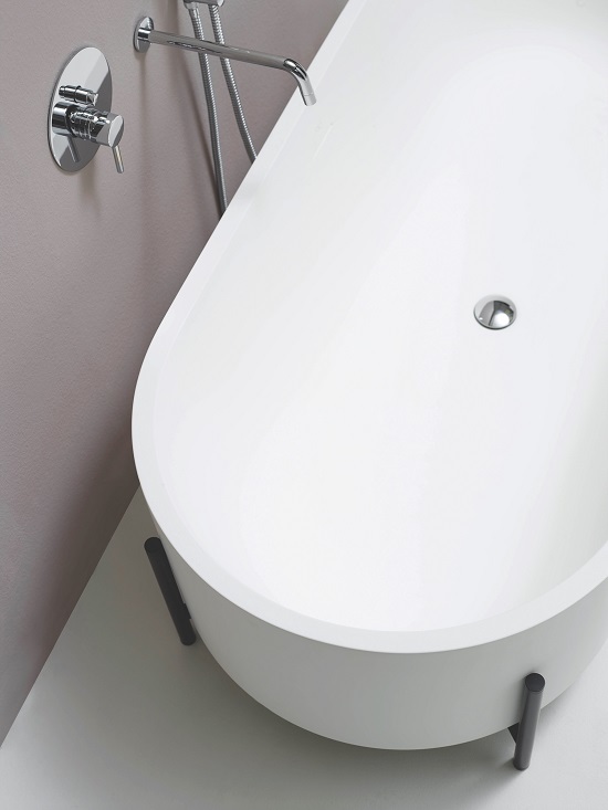 Take a bath，Lavatory，Bathroom furniture，bathtub，Bathtub，