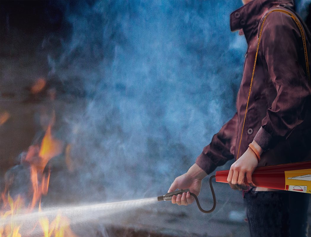 tool，Oblique back，Shoulder strap，Fire Extinguisher，