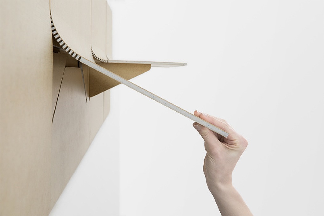 Wood color，black，goods shelves，shift，