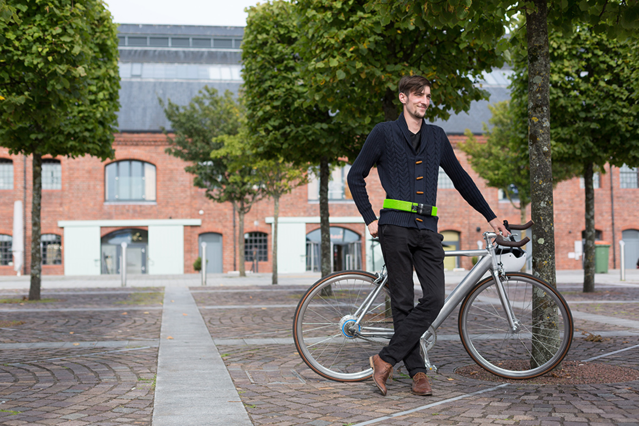 再也不用担心忘记锁车了 一款可以系在腰上的自行车锁 普象网