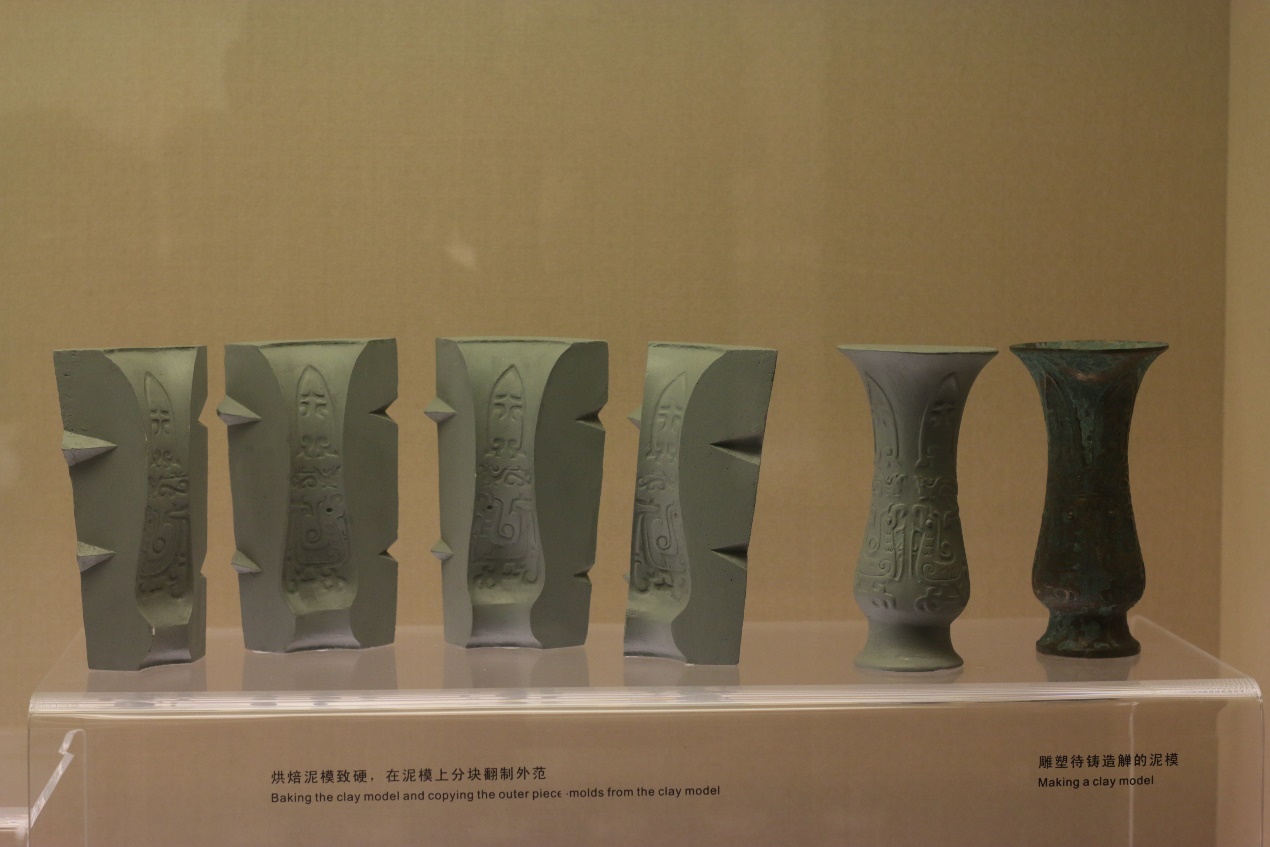 Cultural Relic，Porcelain，bronzeware，Blue and White Porcelain of Yuan Dynasty，blue and white porcelain，auspicious clouds，feastful，Chinese style，Chinese elements，pulm vase，