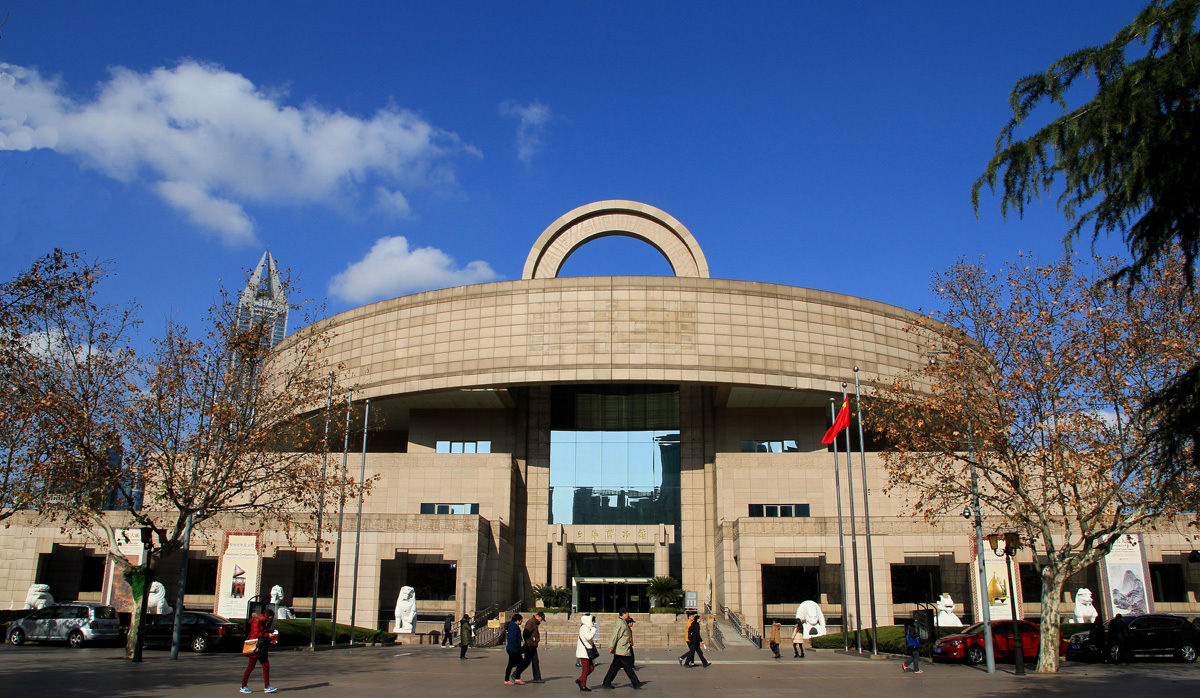 Cultural Relic，Porcelain，bronzeware，Blue and White Porcelain of Yuan Dynasty，blue and white porcelain，auspicious clouds，feastful，Chinese style，Chinese elements，pulm vase，