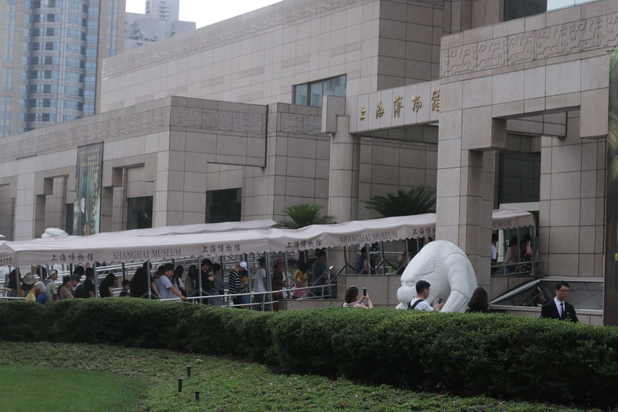 Cultural Relic，Porcelain，bronzeware，Blue and White Porcelain of Yuan Dynasty，blue and white porcelain，auspicious clouds，feastful，Chinese style，Chinese elements，pulm vase，