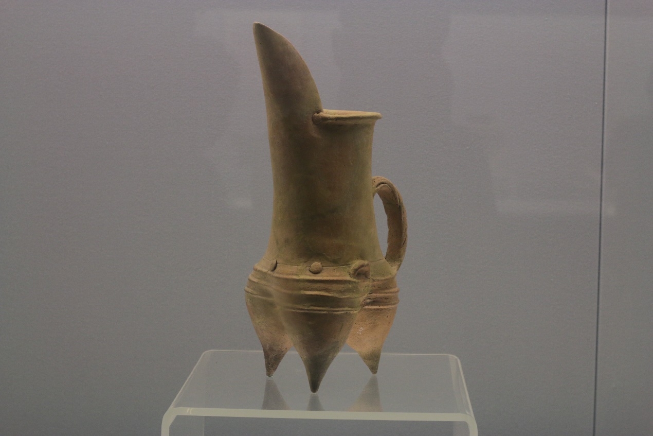 Cultural Relic，Porcelain，bronzeware，Blue and White Porcelain of Yuan Dynasty，blue and white porcelain，auspicious clouds，feastful，Chinese style，Chinese elements，pulm vase，