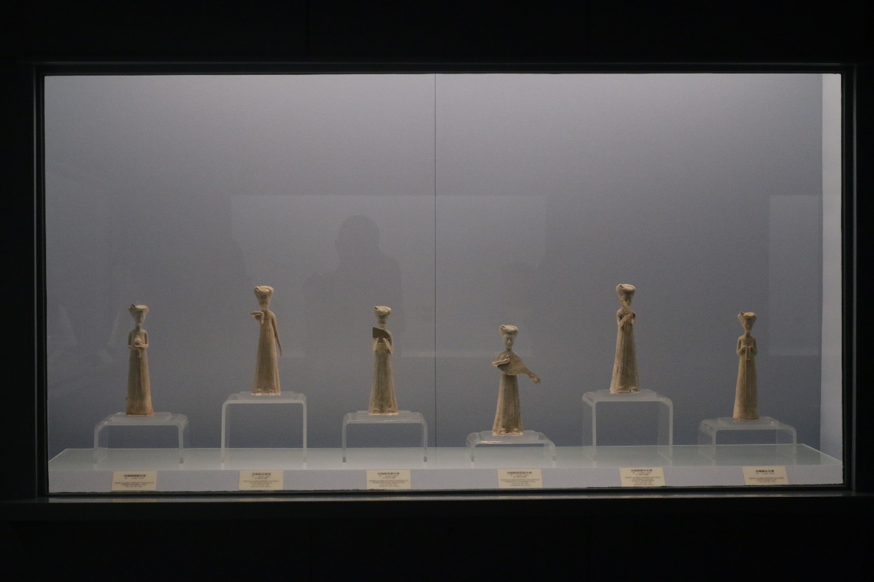 Cultural Relic，Porcelain，bronzeware，Blue and White Porcelain of Yuan Dynasty，blue and white porcelain，auspicious clouds，feastful，Chinese style，Chinese elements，pulm vase，