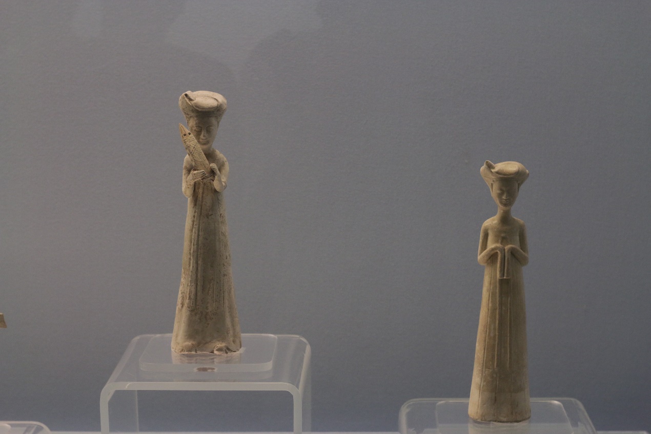 Cultural Relic，Porcelain，bronzeware，Blue and White Porcelain of Yuan Dynasty，blue and white porcelain，auspicious clouds，feastful，Chinese style，Chinese elements，pulm vase，