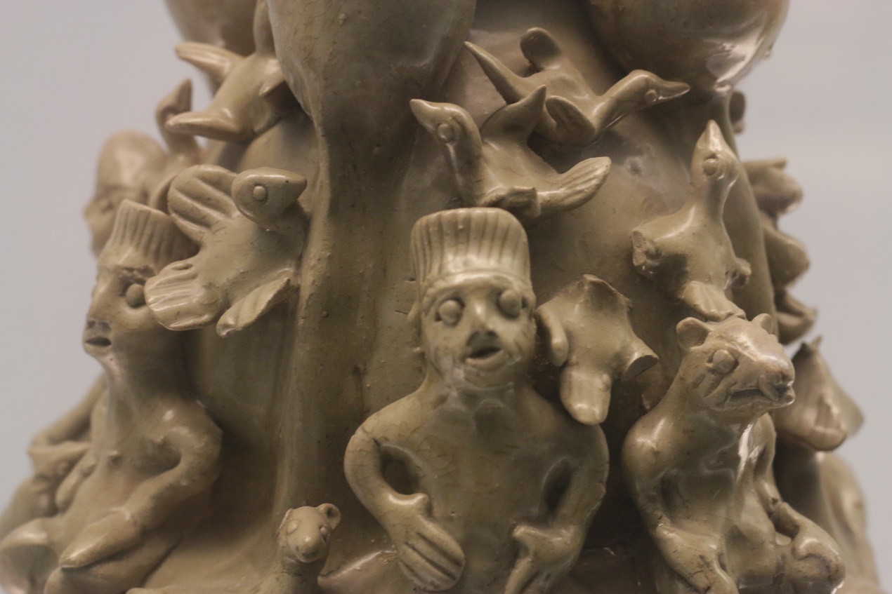 Cultural Relic，Porcelain，bronzeware，Blue and White Porcelain of Yuan Dynasty，blue and white porcelain，auspicious clouds，feastful，Chinese style，Chinese elements，pulm vase，