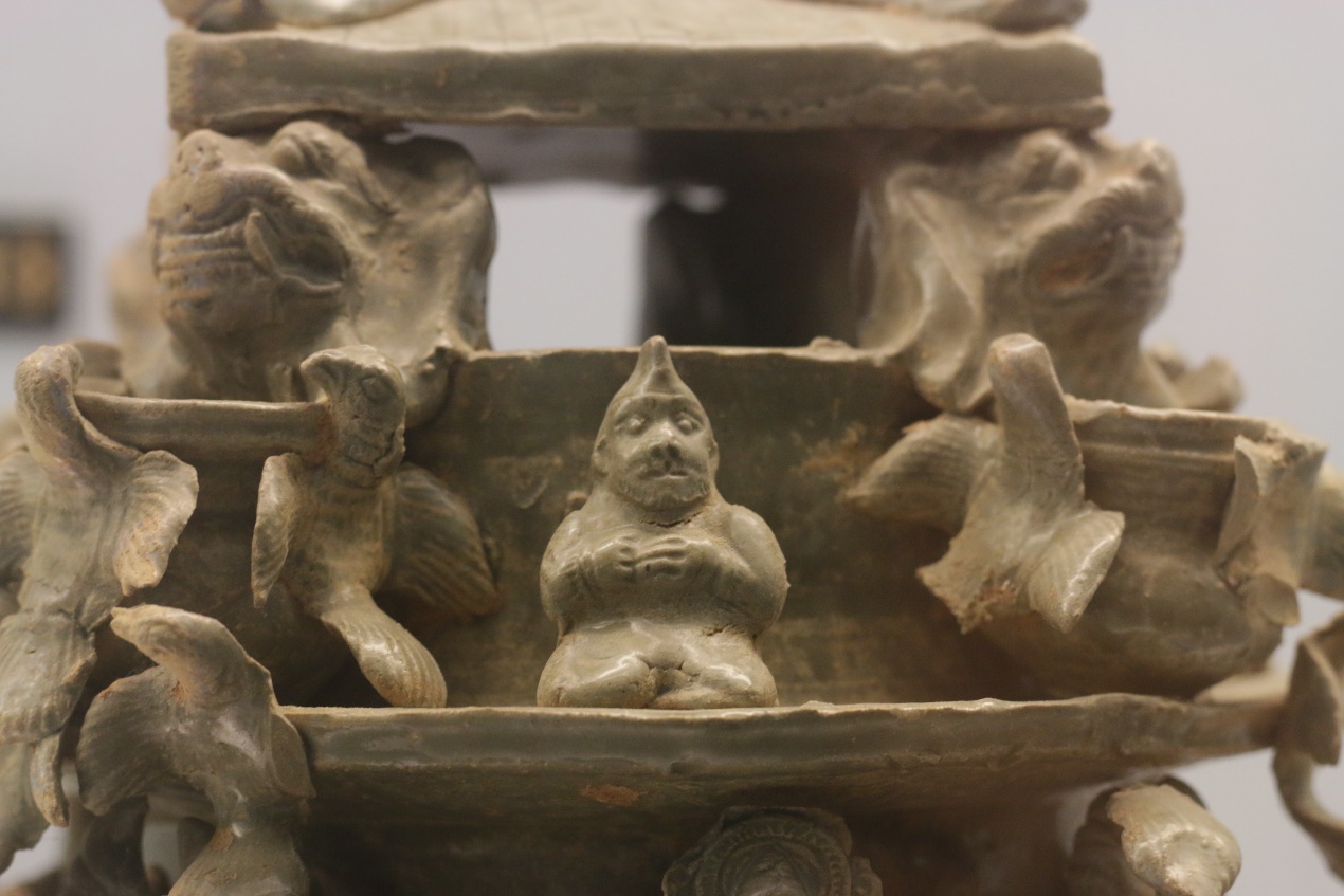 Cultural Relic，Porcelain，bronzeware，Blue and White Porcelain of Yuan Dynasty，blue and white porcelain，auspicious clouds，feastful，Chinese style，Chinese elements，pulm vase，