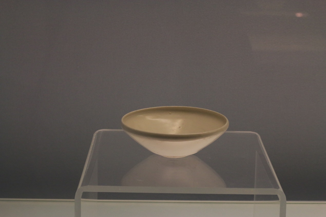 Cultural Relic，Porcelain，bronzeware，Blue and White Porcelain of Yuan Dynasty，blue and white porcelain，auspicious clouds，feastful，Chinese style，Chinese elements，pulm vase，