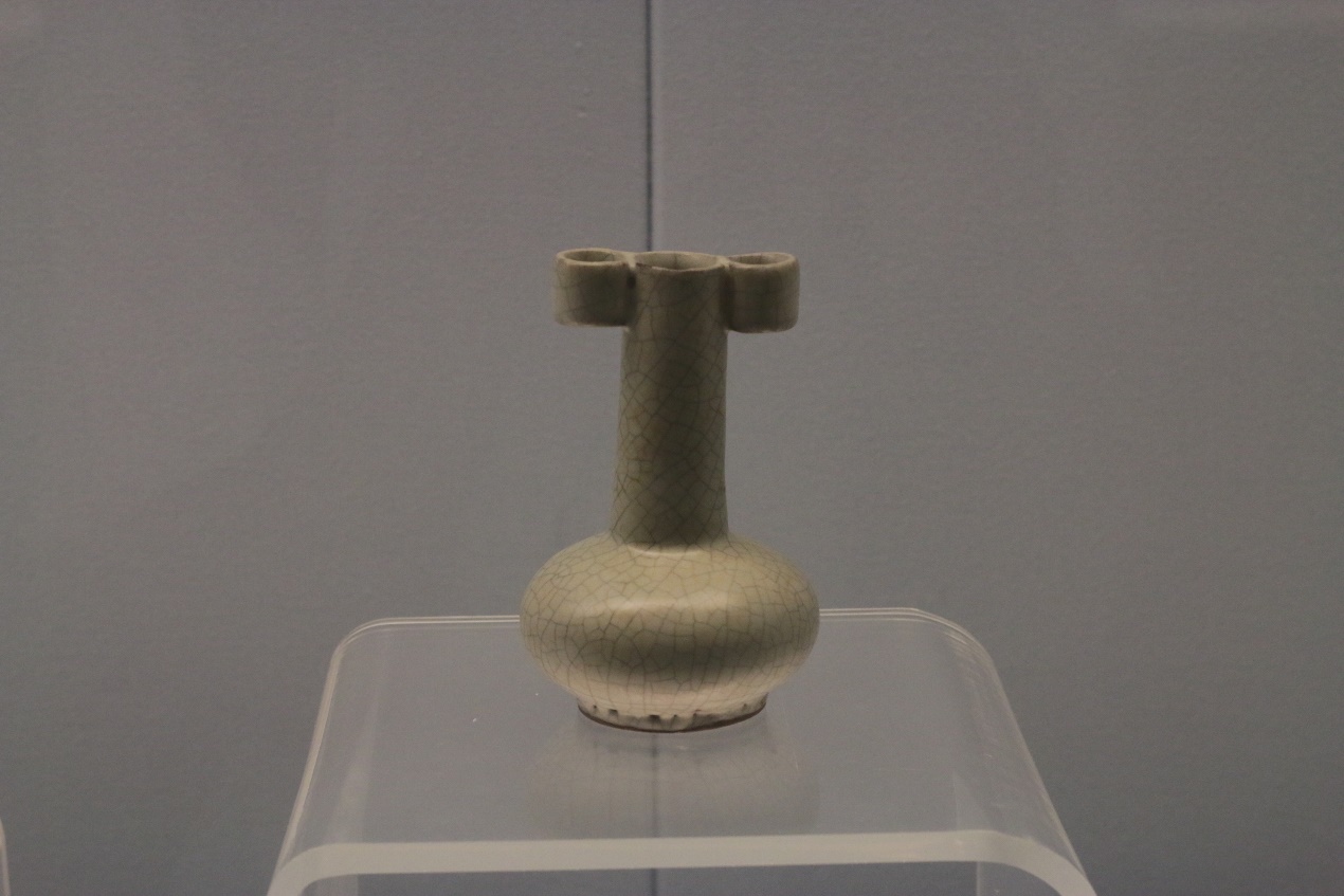 Cultural Relic，Porcelain，bronzeware，Blue and White Porcelain of Yuan Dynasty，blue and white porcelain，auspicious clouds，feastful，Chinese style，Chinese elements，pulm vase，